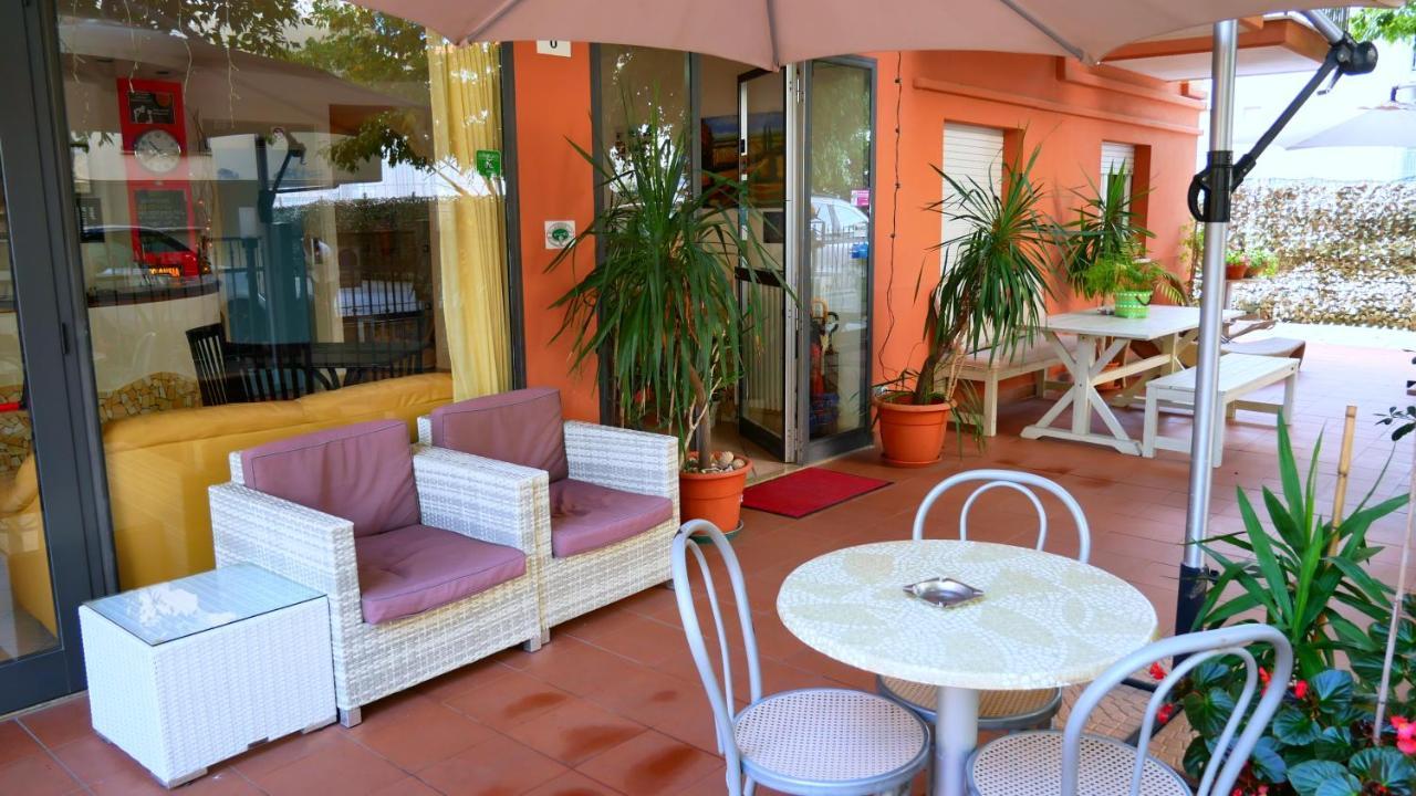 Hotel Frida Римини Екстериор снимка