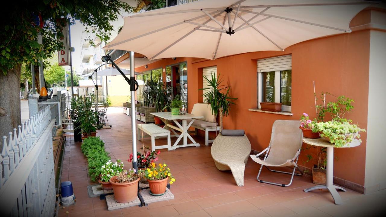 Hotel Frida Римини Екстериор снимка