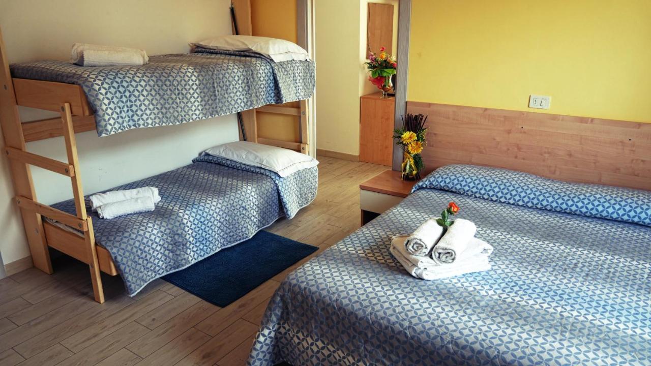 Hotel Frida Римини Екстериор снимка