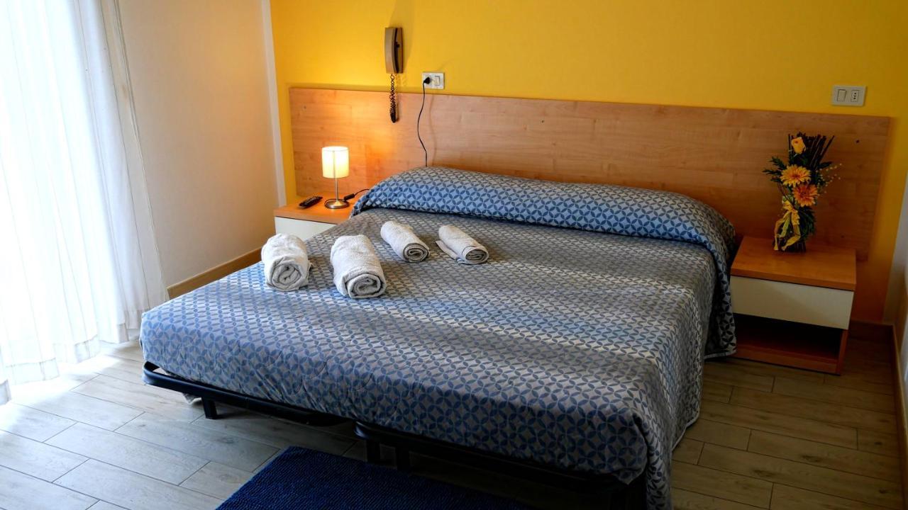 Hotel Frida Римини Екстериор снимка