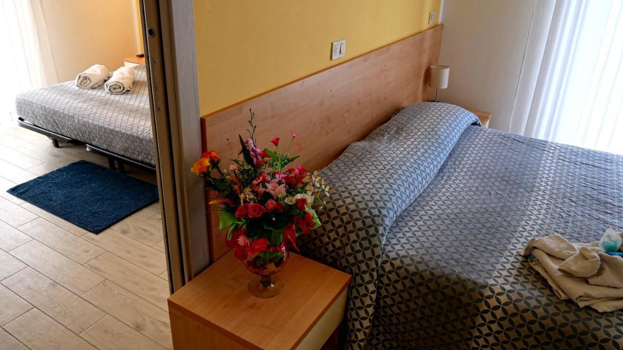 Hotel Frida Римини Екстериор снимка