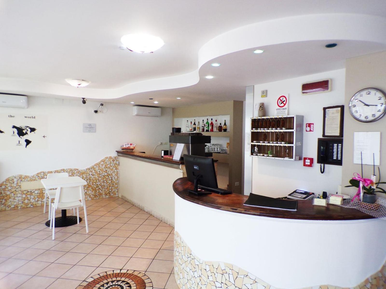 Hotel Frida Римини Екстериор снимка